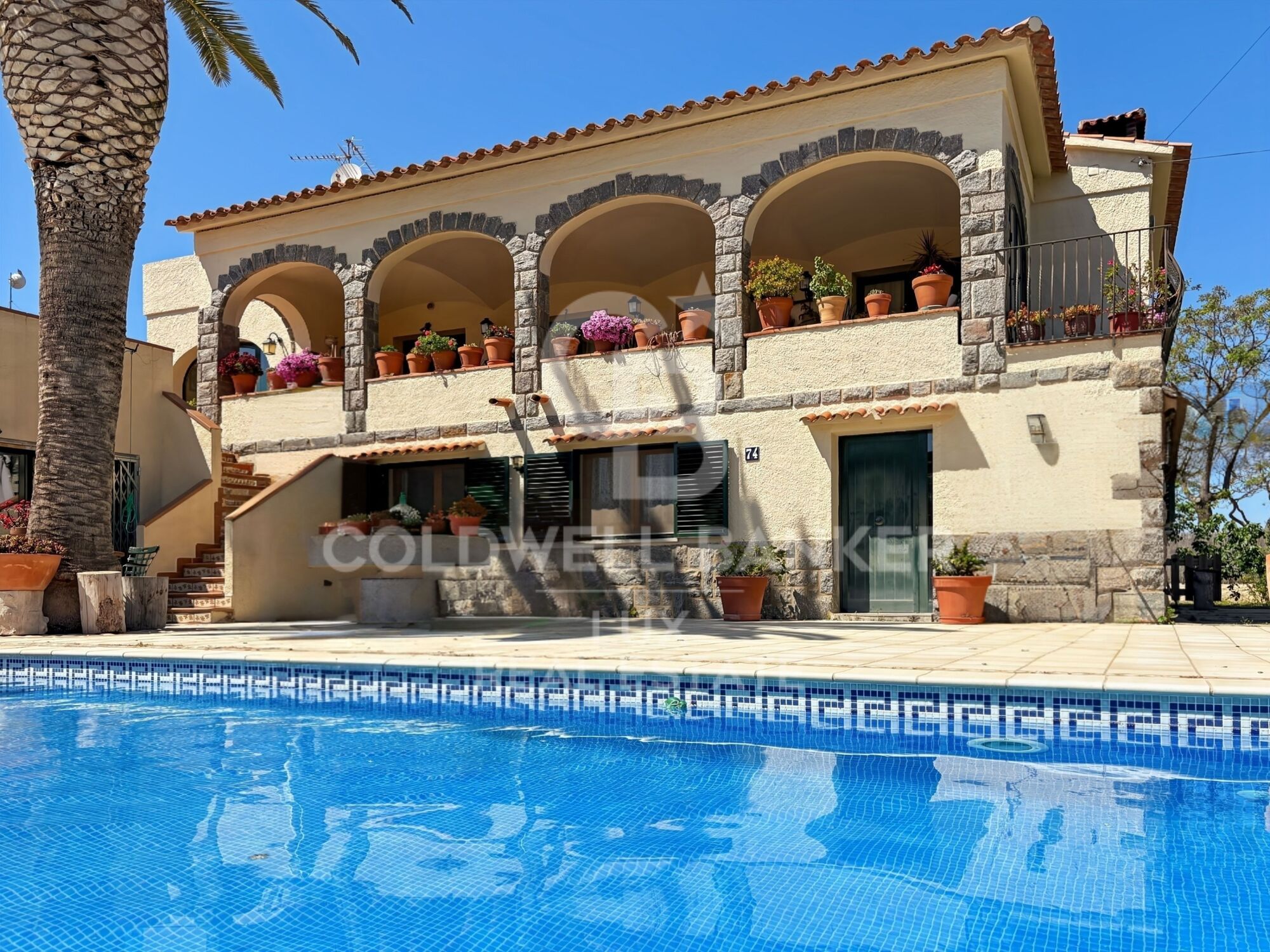 Villa in Strandnähe mit Pool, Garten und Anlegemöglichkeit in Empuriabrava