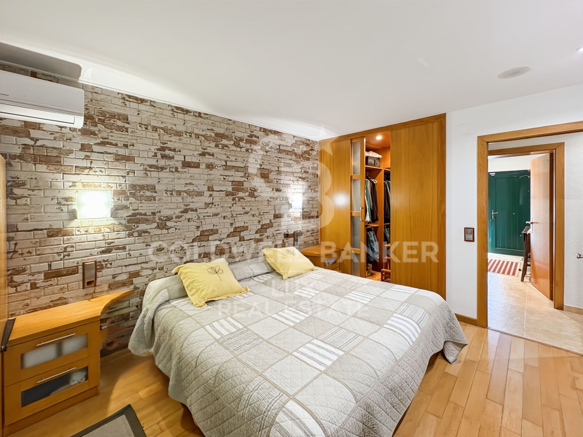 Villa cerca de la playa con piscina, jardín y posibilidad de amarre en Empuriabrava