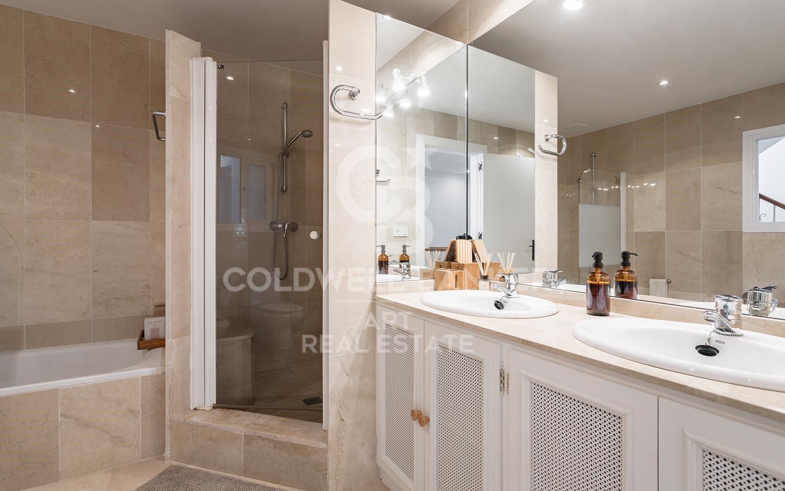 Elegant corner townhouse in frontline golf with stunning views in La Quinta, Benahavís