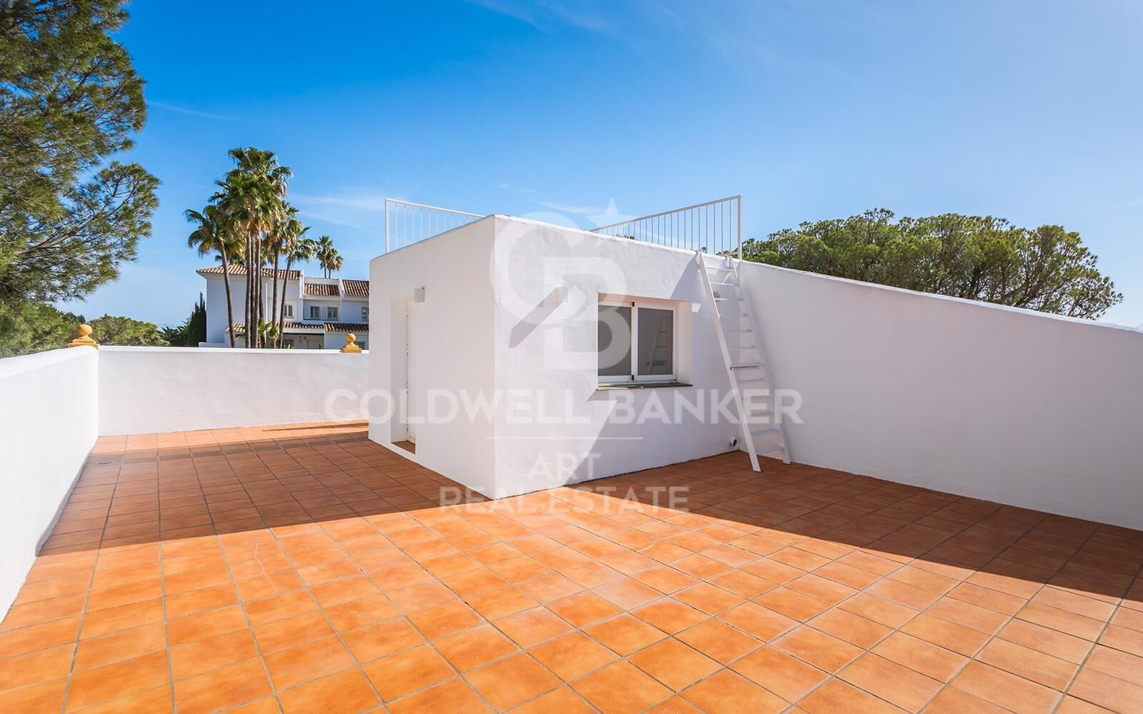 Elegant corner townhouse in frontline golf with stunning views in La Quinta, Benahavís