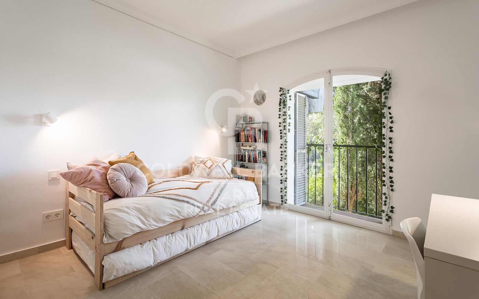 Elegant corner townhouse in frontline golf with stunning views in La Quinta, Benahavís