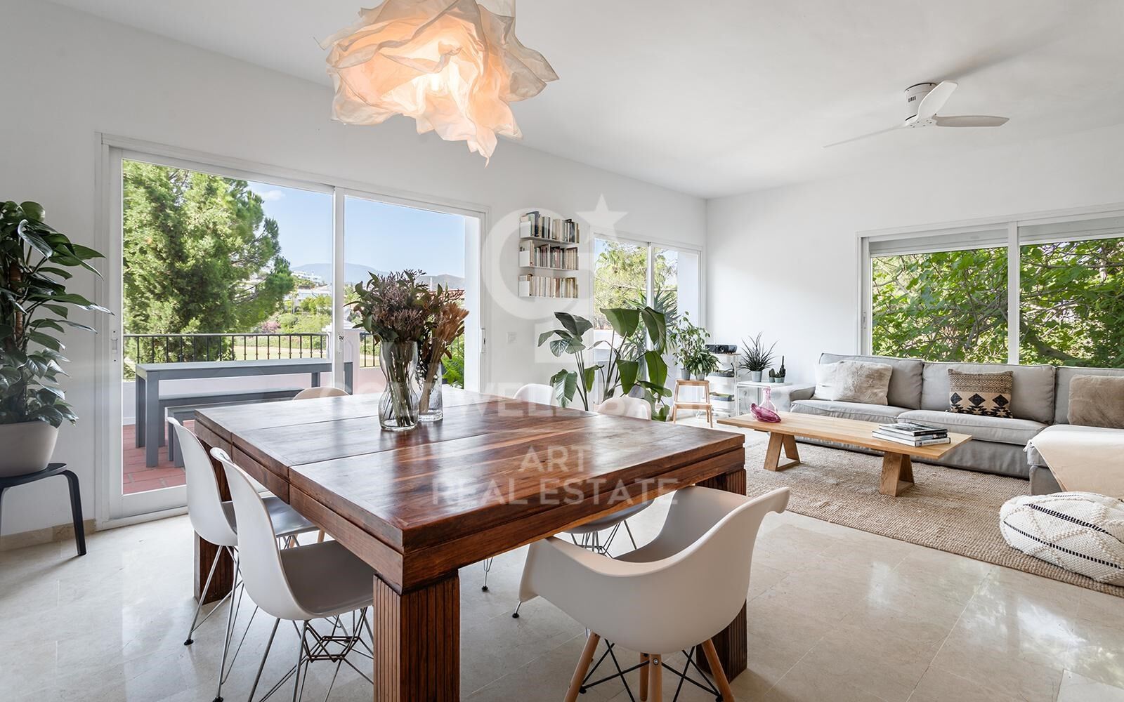 Elegante adosado en esquina en primera línea de golf con impresionantes vistas en La Quinta, Benahavís