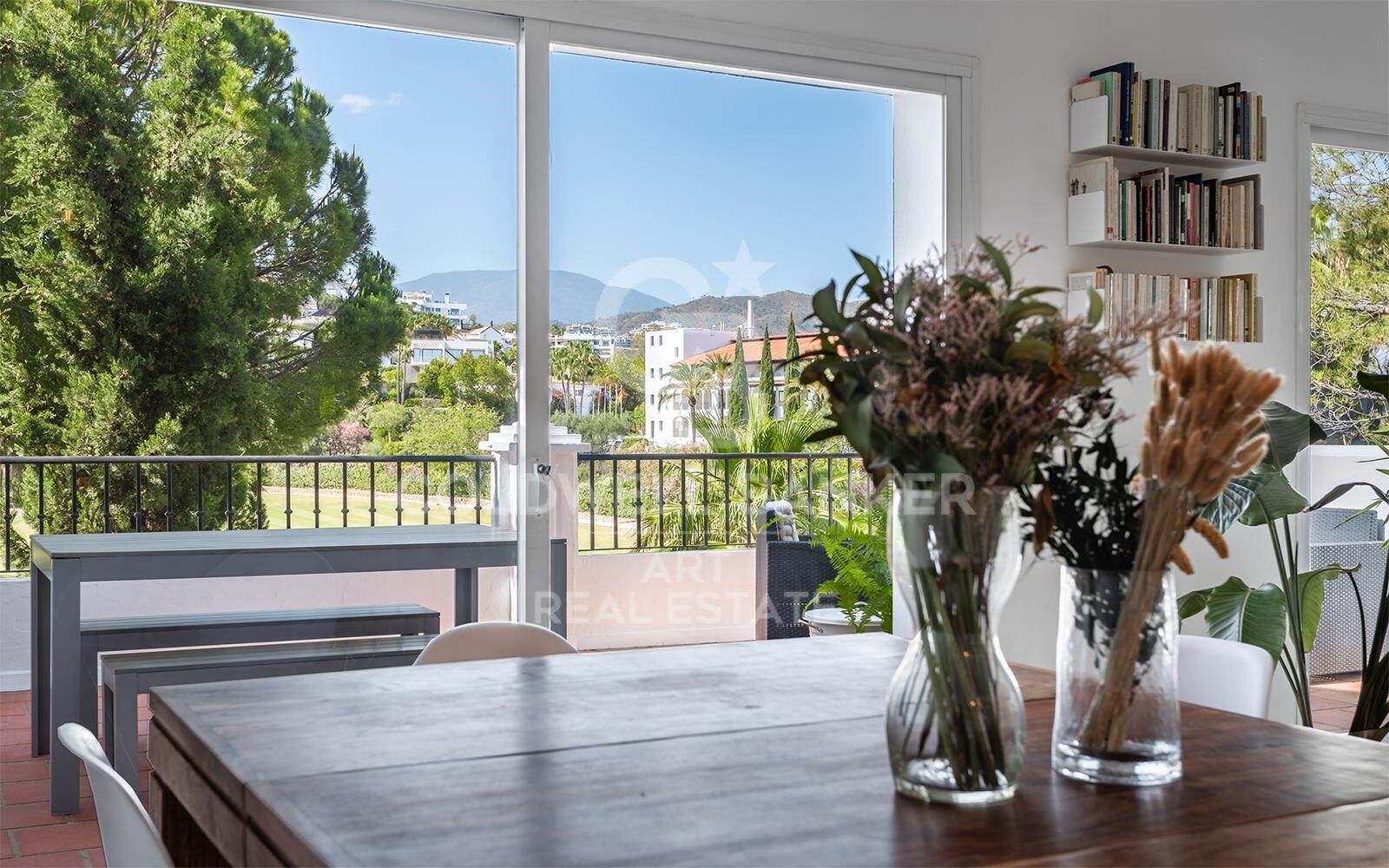 Elegant corner townhouse in frontline golf with stunning views in La Quinta, Benahavís