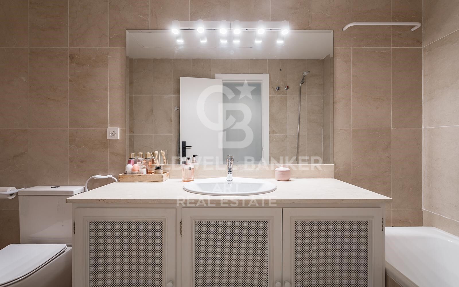 Elegant corner townhouse in frontline golf with stunning views in La Quinta, Benahavís