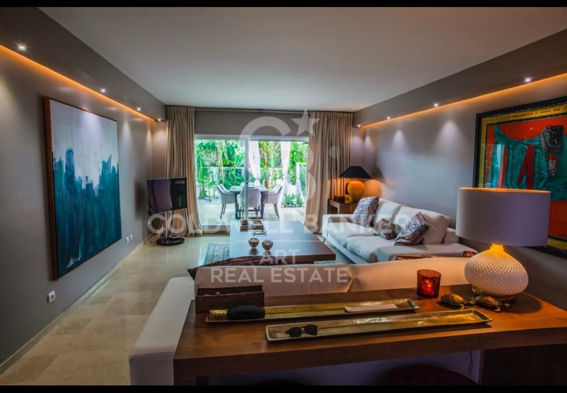 Elegant apartment with garden and terrace in Lomas del Marbella Club, Marbella Golden Mile