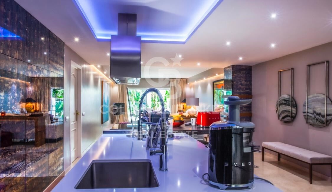 Elegant apartment with garden and terrace in Lomas del Marbella Club, Marbella Golden Mile