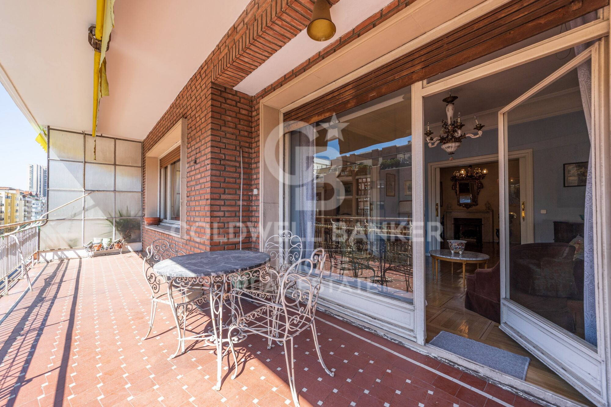 Außenwohnung mit 4 Schlafzimmern und Terrasse, renovierungsbedürftig, in Goya, Madrid