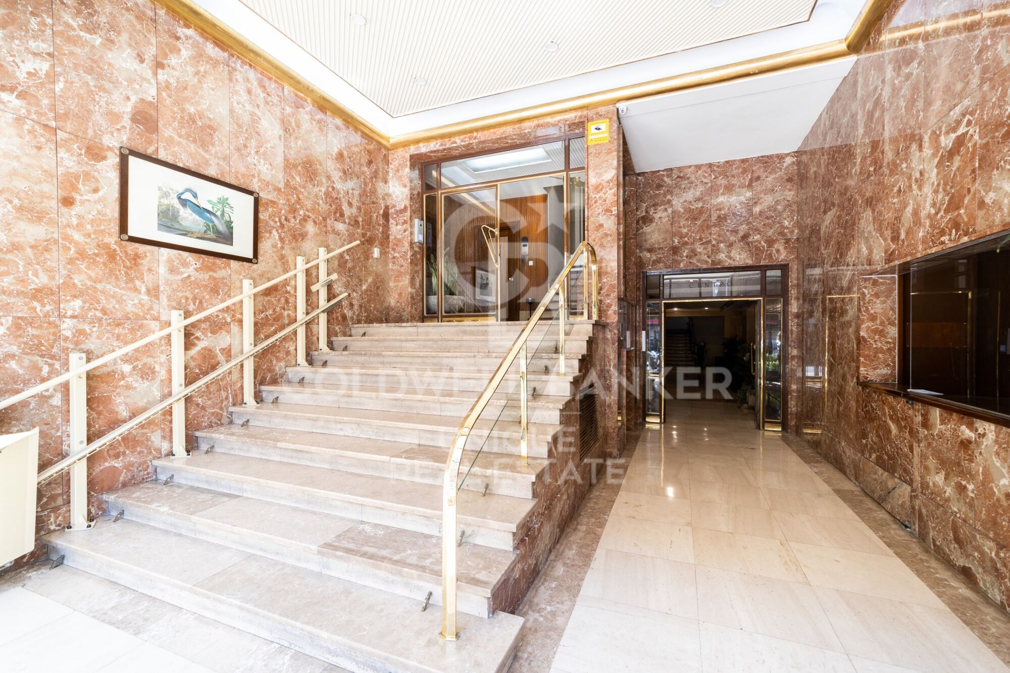 Piso exterior a reformar de 4 habitaciones y terraza en Goya, Madrid