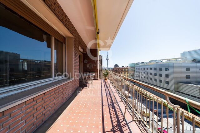 Exterior apartment with 4 bedrooms and terrace, to be renovated, in Goya, Madrid
