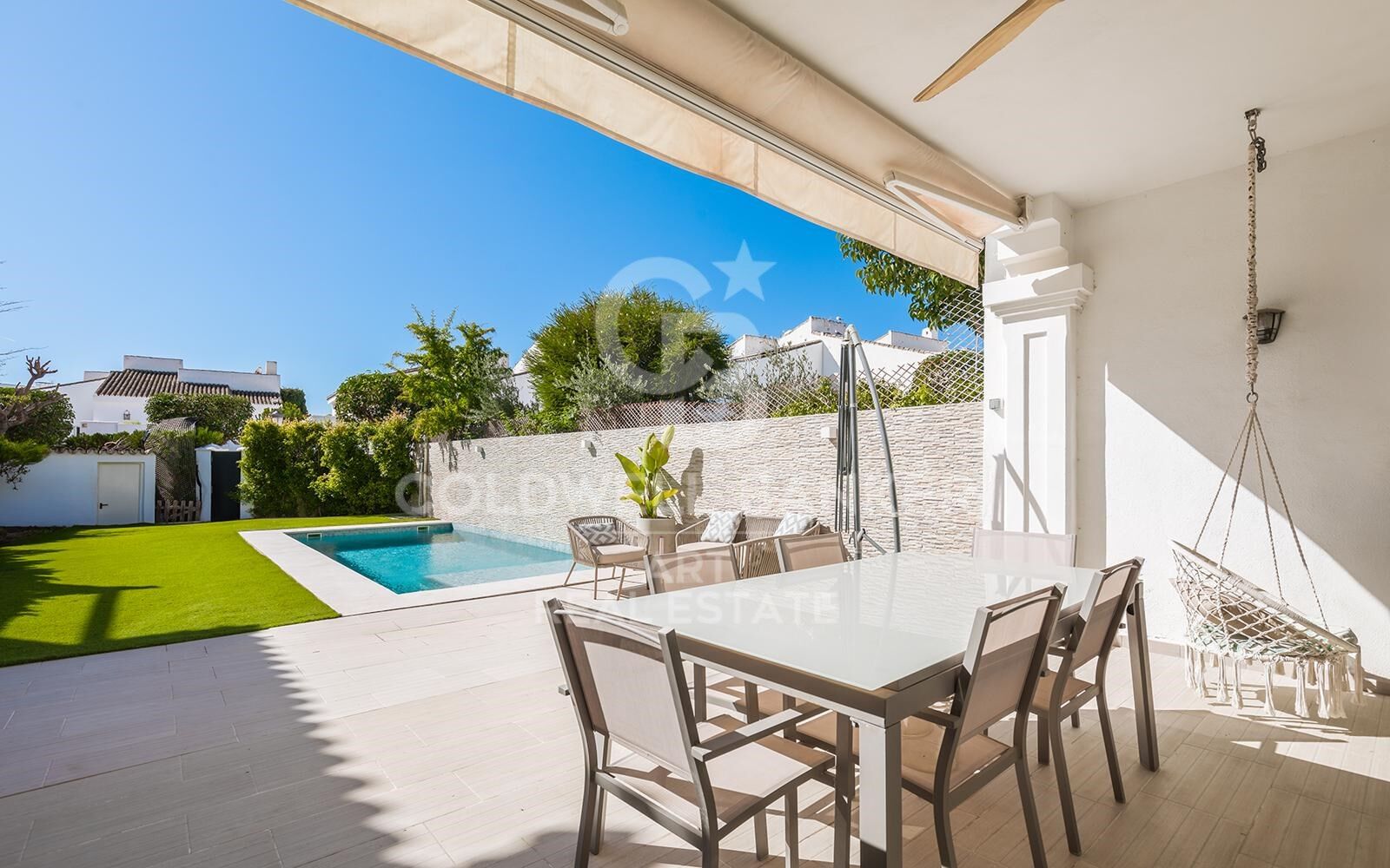 Elegant townhouse with private garden and pool in San Pedro Playa