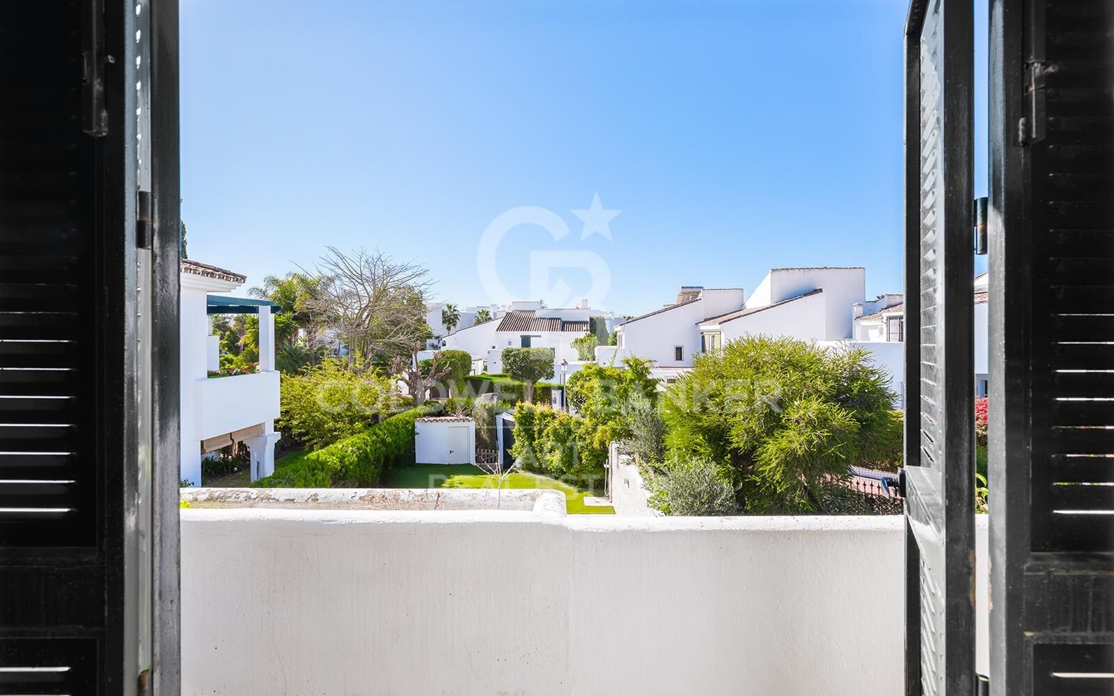Elegant townhouse with private garden and pool in San Pedro Playa