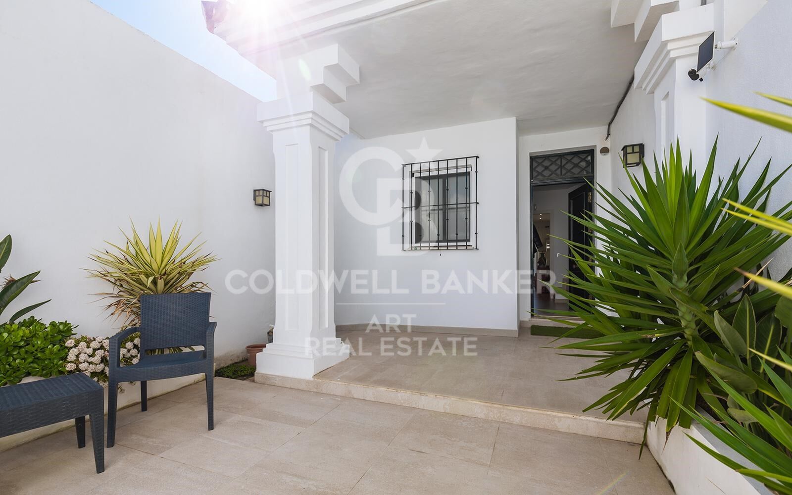 Elegant townhouse with private garden and pool in San Pedro Playa