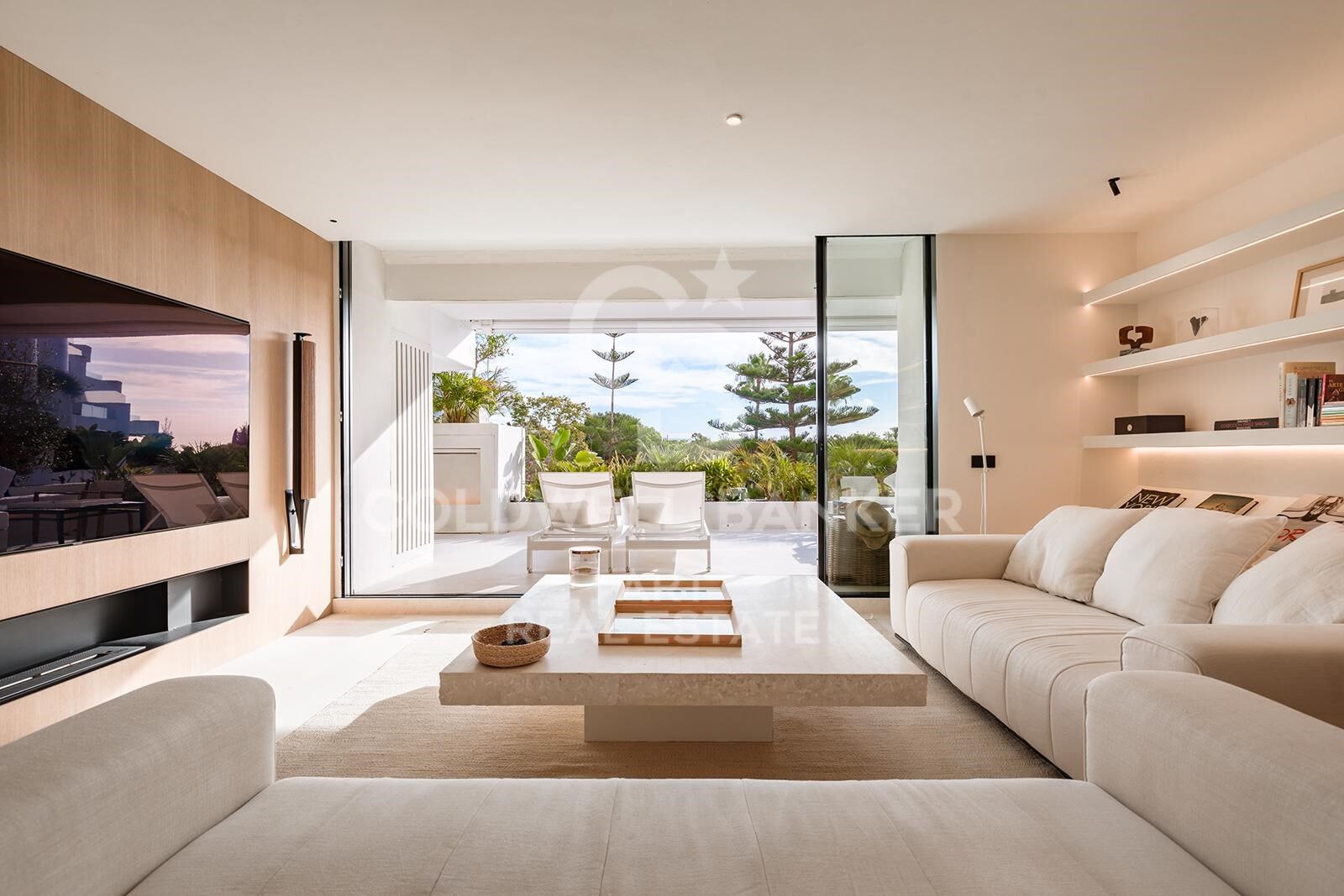 Modern luxury apartment with terrace, pool & gym on Marbella's Golden Mile