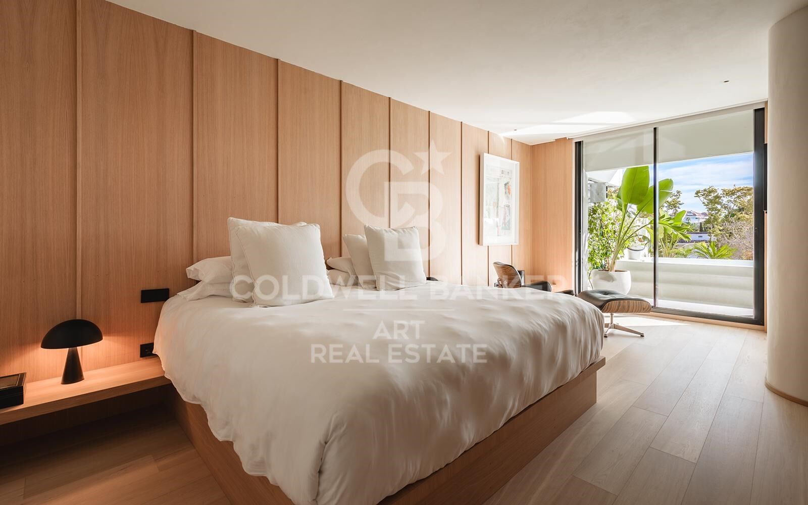 Modern luxury apartment with terrace, pool & gym on Marbella's Golden Mile