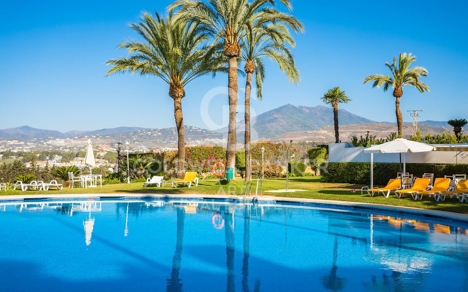 Modern luxury apartment with terrace, pool & gym on Marbella's Golden Mile
