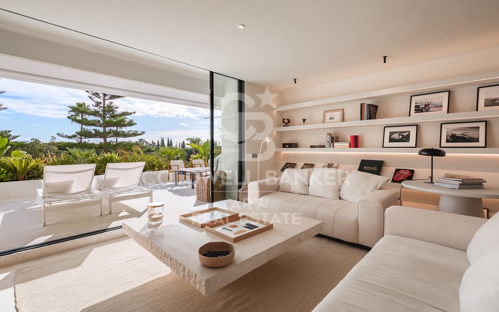 Appartement de luxe moderne avec terrasse, piscine et salle de sport sur la Mille d'Or de Marbella