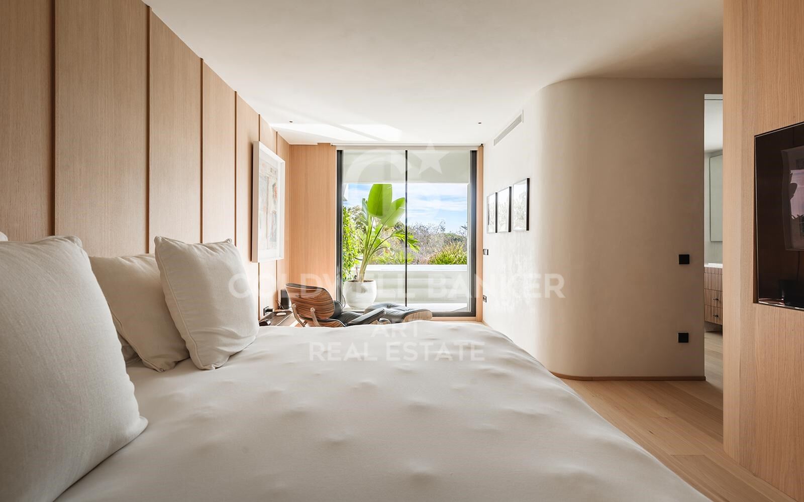 Appartement de luxe moderne avec terrasse, piscine et salle de sport sur la Mille d'Or de Marbella