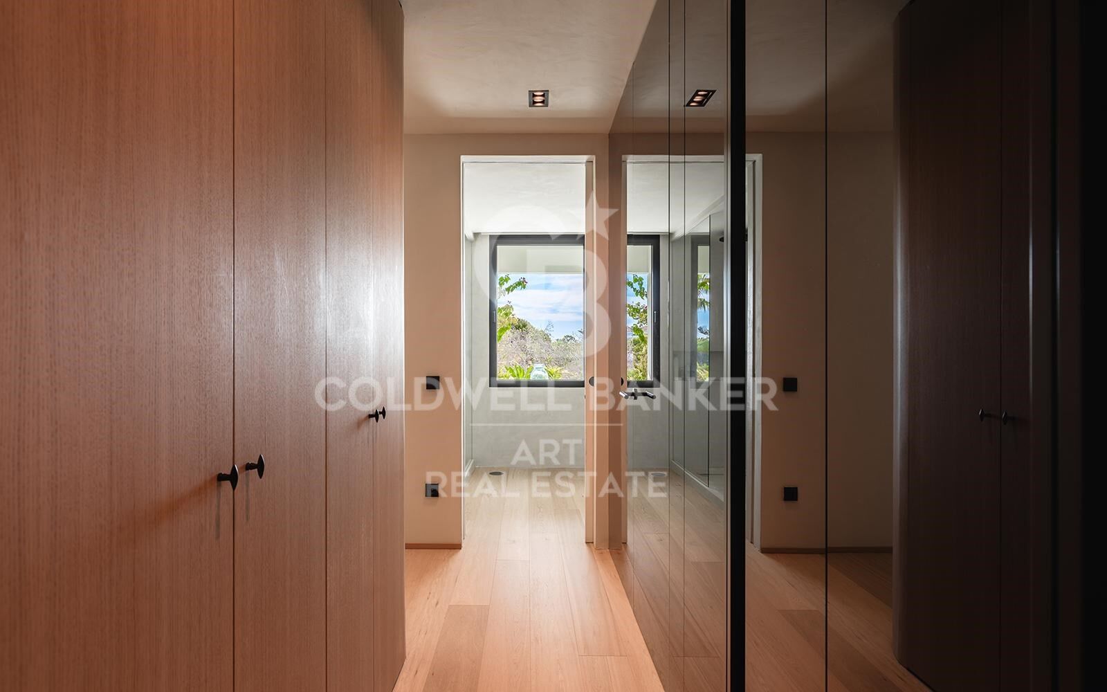 Appartement de luxe moderne avec terrasse, piscine et salle de sport sur la Mille d'Or de Marbella
