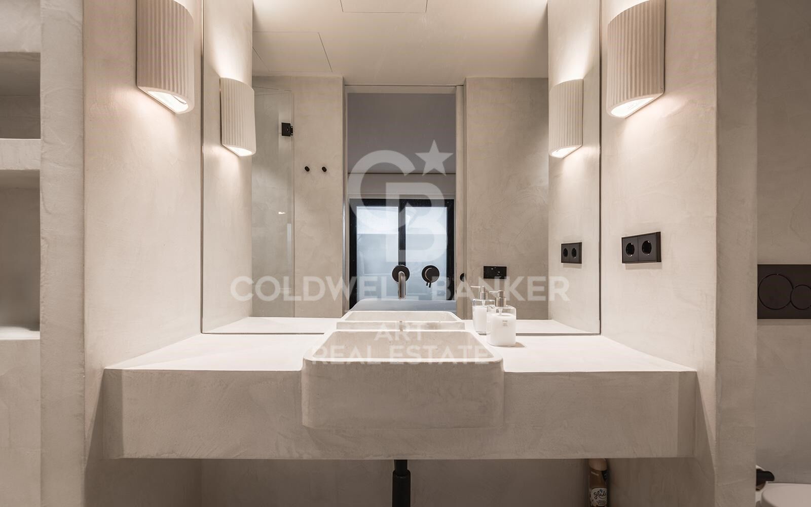 Modern luxury apartment with terrace, pool & gym on Marbella's Golden Mile