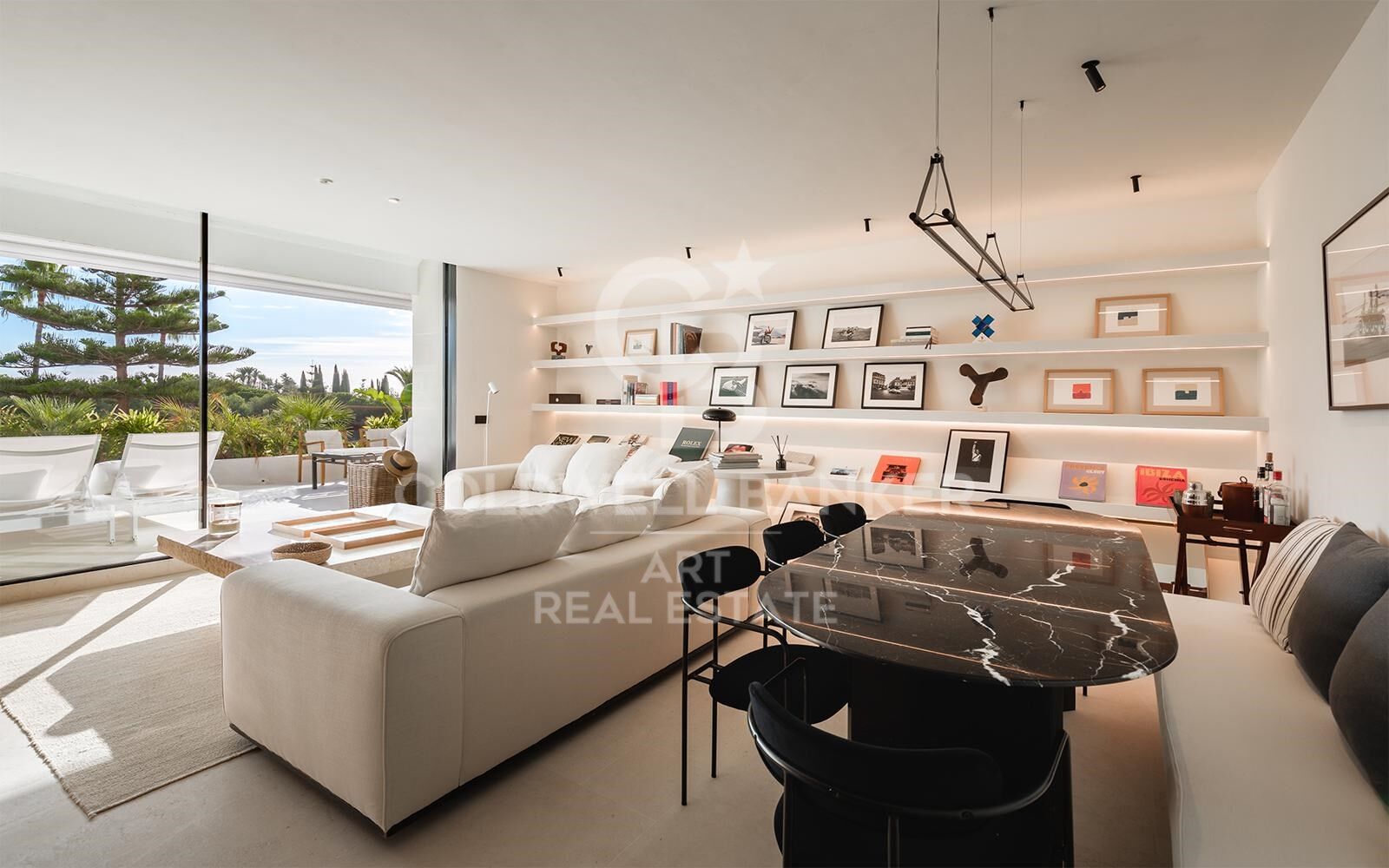Appartement de luxe moderne avec terrasse, piscine et salle de sport sur la Mille d'Or de Marbella
