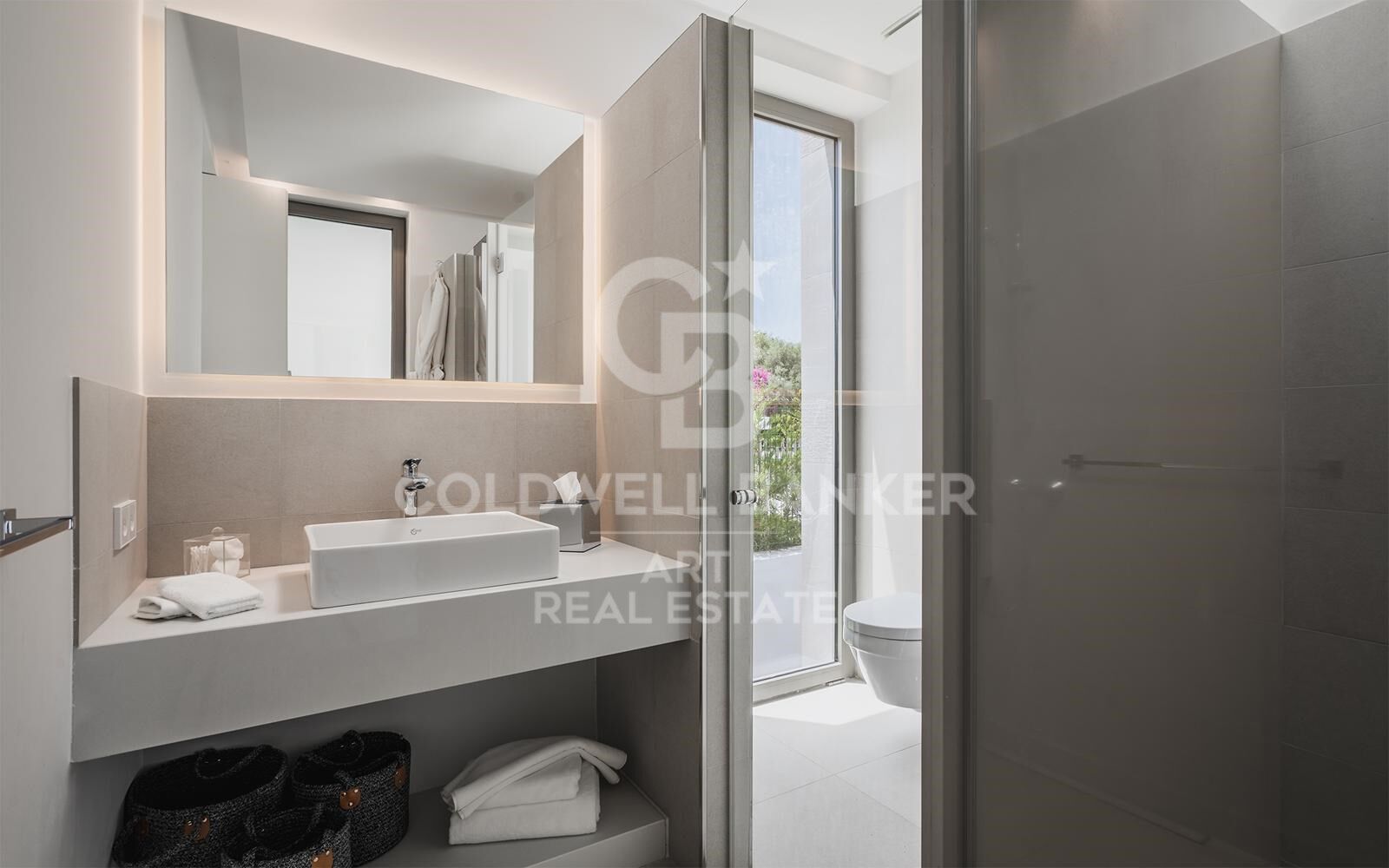 Elegant collection of 9 modern luxury villas on the New Golden Mile, Estepona