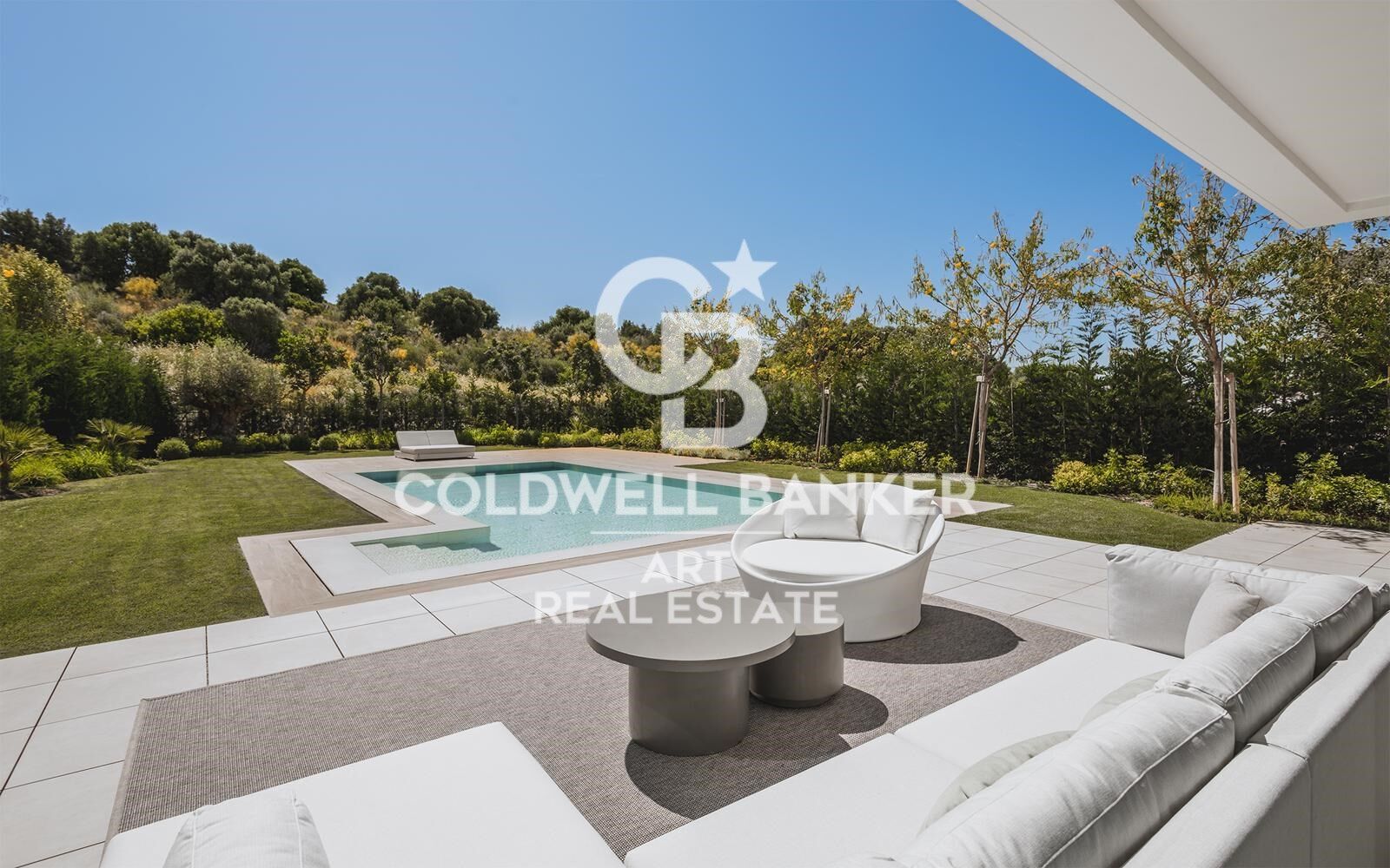 Elegant collection of 9 modern luxury villas on the New Golden Mile, Estepona