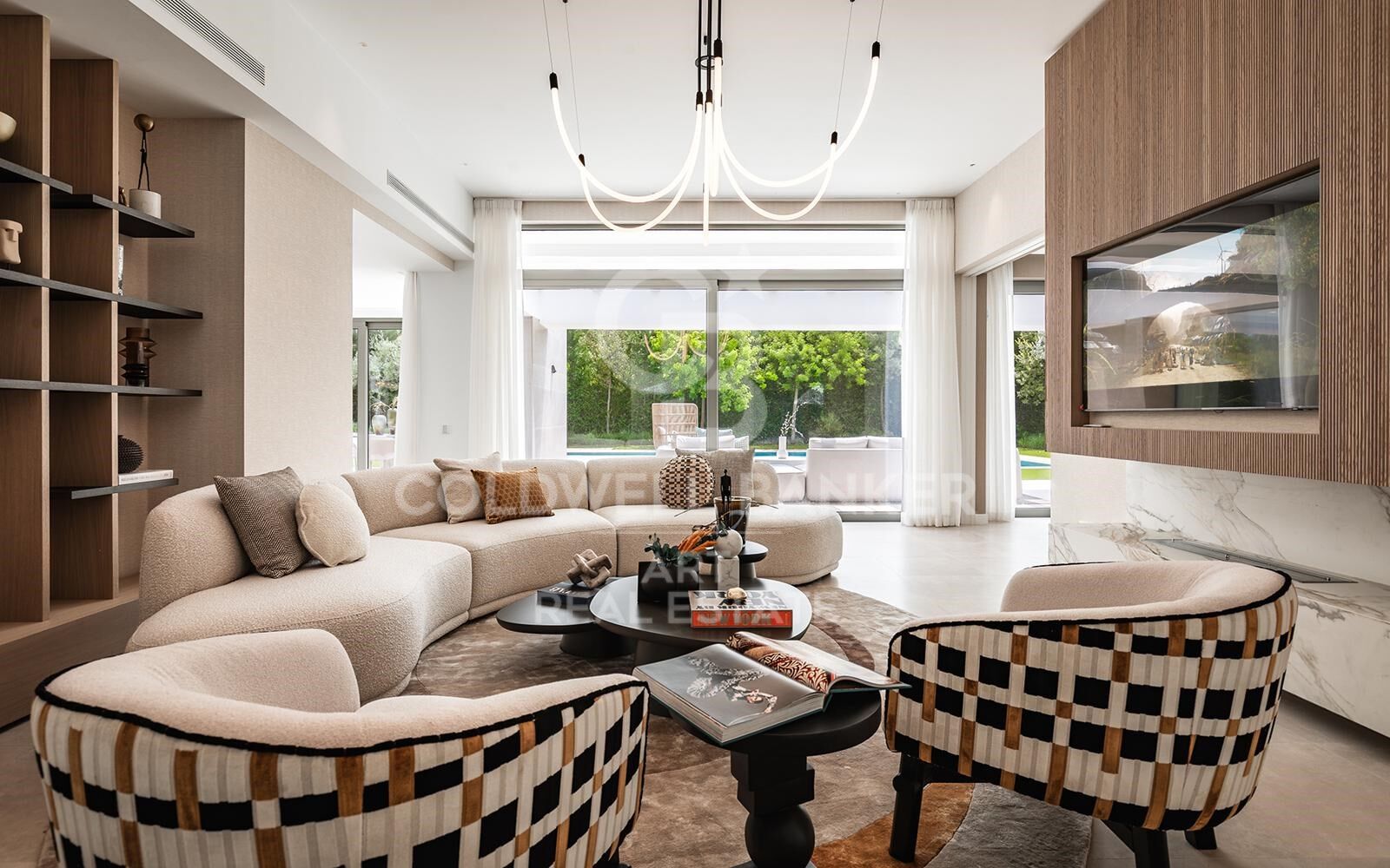 Elegant collection of 9 modern luxury villas on the New Golden Mile, Estepona