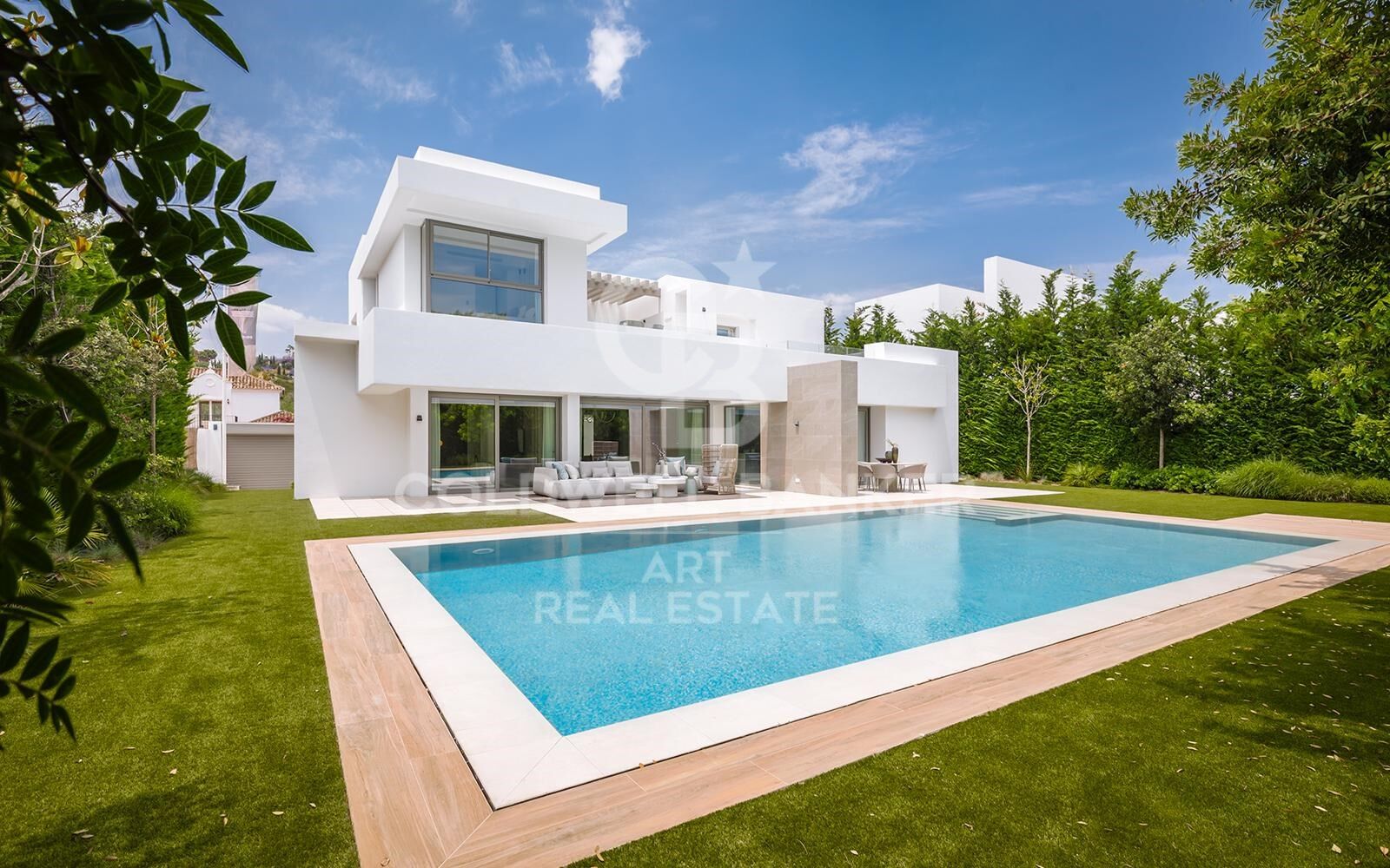 Elegant collection of 9 modern luxury villas on the New Golden Mile, Estepona
