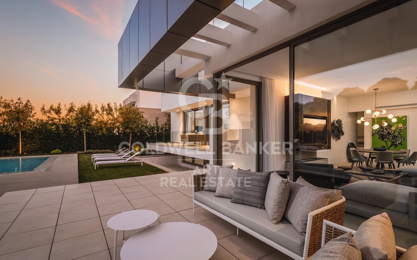 Elegant collection of 9 modern luxury villas on the New Golden Mile, Estepona