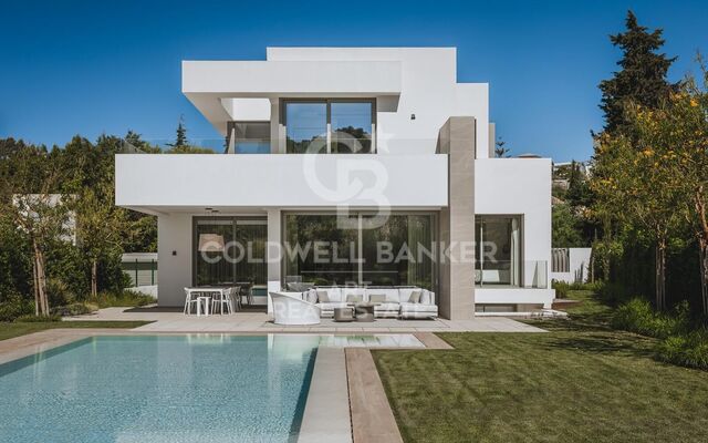 Exclusive Kollektion von 9 Luxusvillen auf der New Golden Mile, Estepona