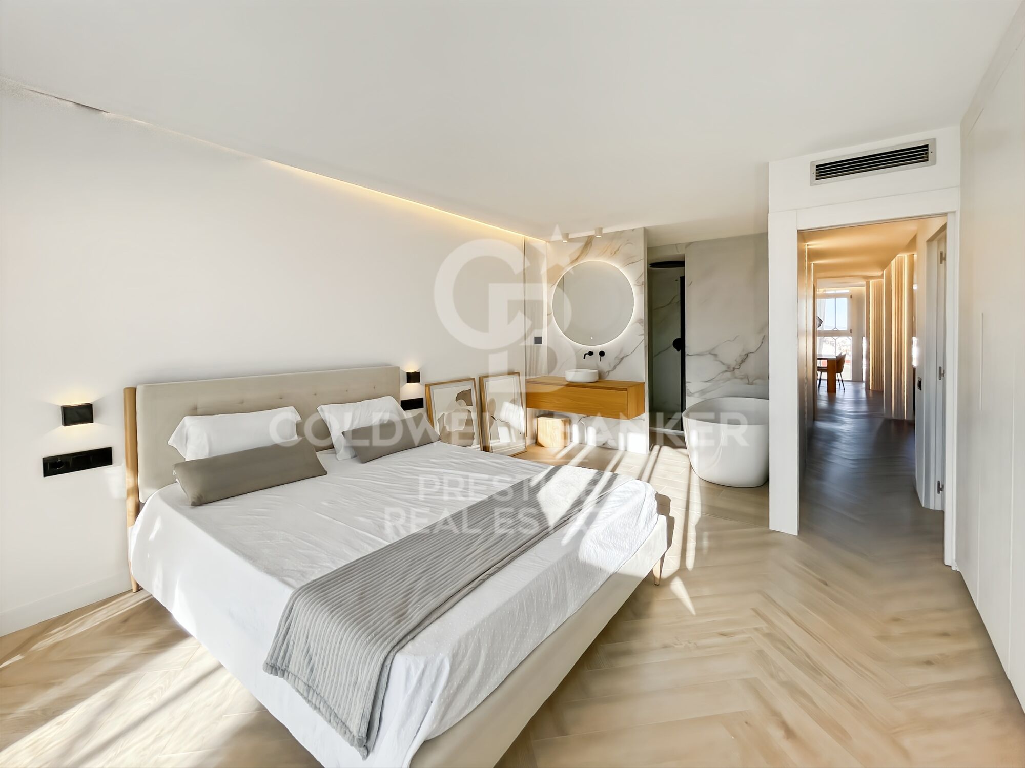 Exclusivo piso con vistas panorámicas en el icónico edificio de Plaça Gala Placídia , Barcelona