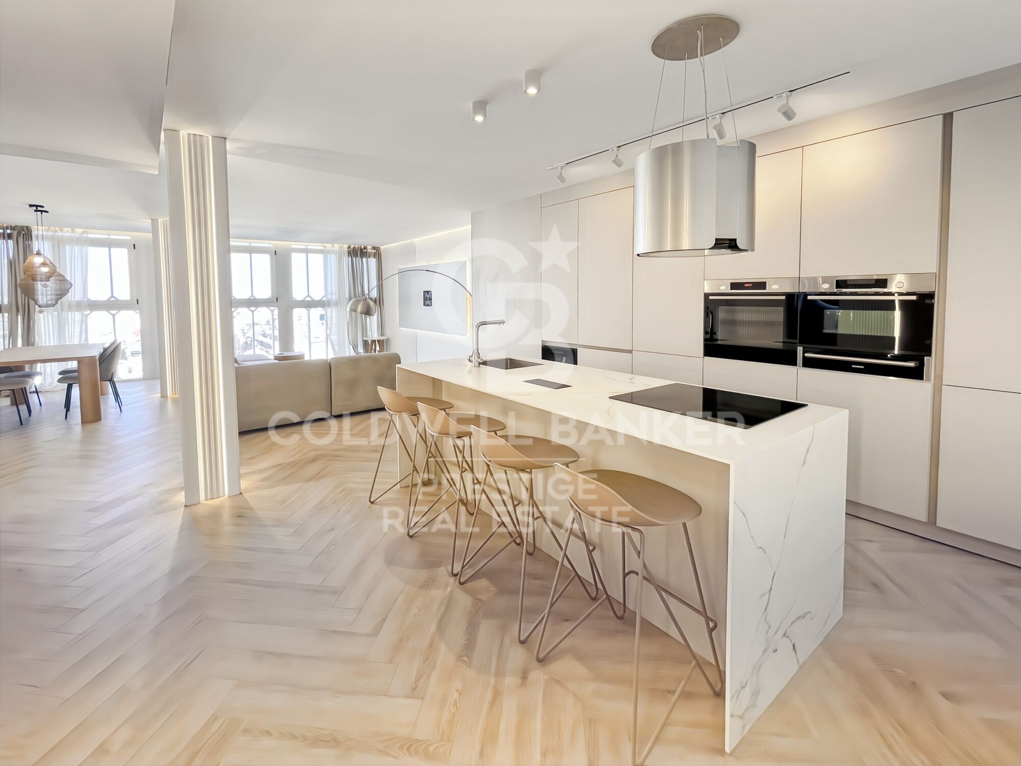 Exklusive Wohnung mit Panoramablick im ikonischen Gebäude an der Plaça Gala Placídia, Barcelona