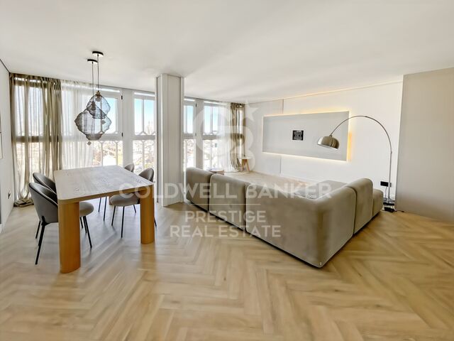 Exclusivo piso con vistas panorámicas en el icónico edificio de Plaça Gala Placídia , Barcelona