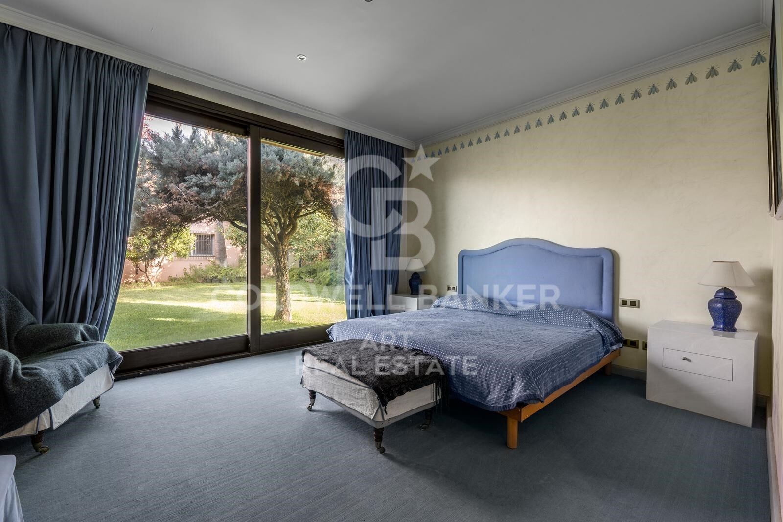 Grand luxury villa with large plot in Paraíso Barronal, Estepona