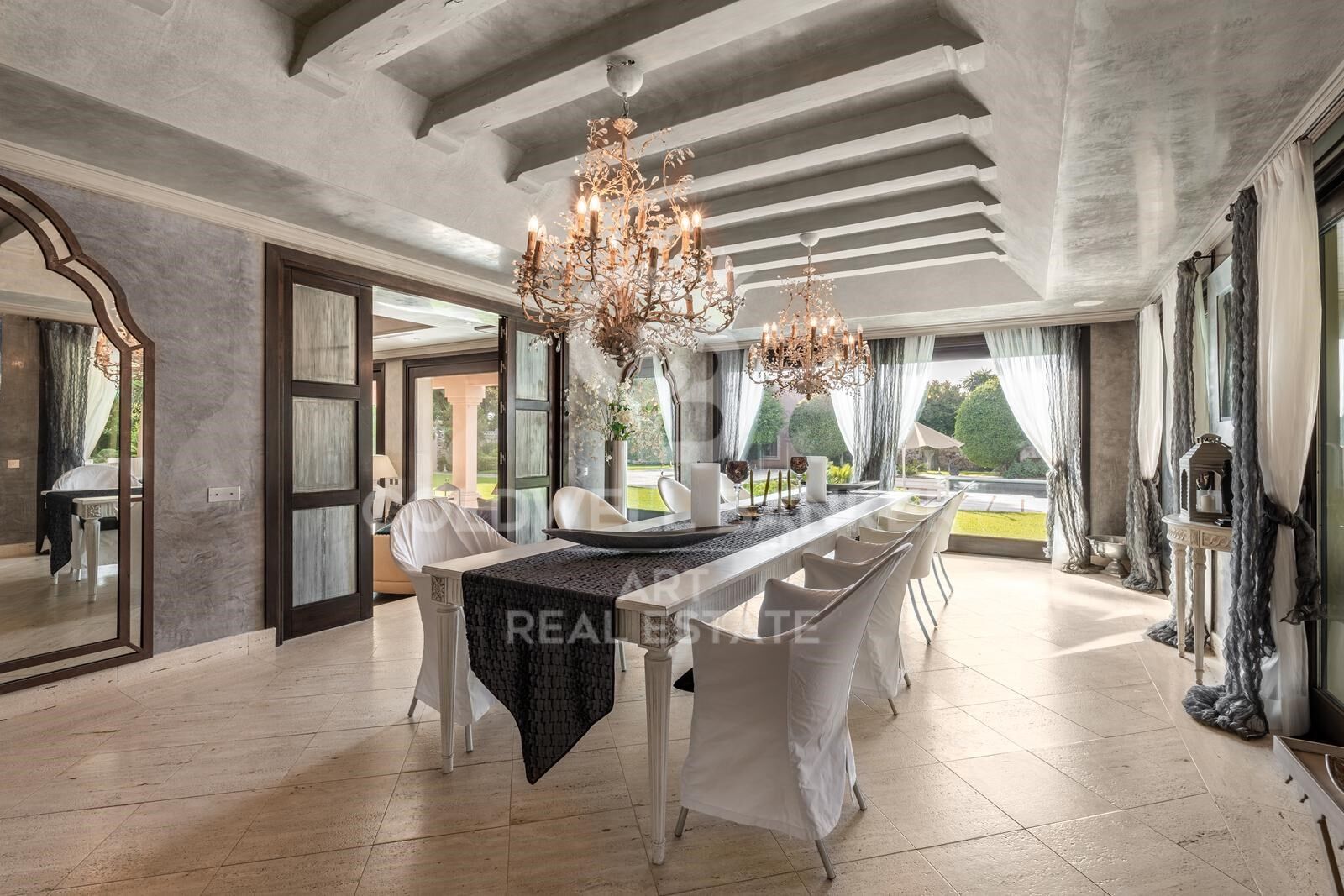 Grand luxury villa with large plot in Paraíso Barronal, Estepona