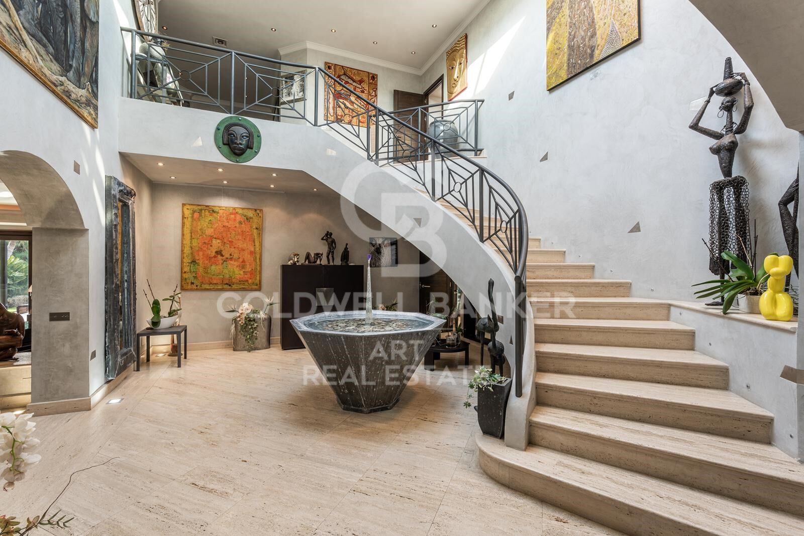 Grand luxury villa with large plot in Paraíso Barronal, Estepona