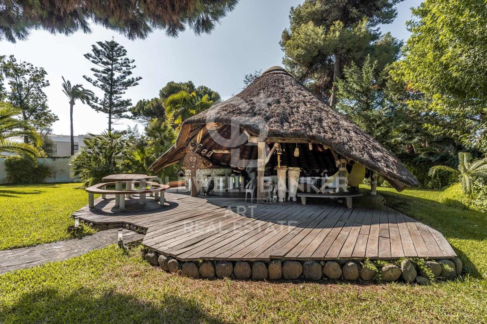 Grand luxury villa with large plot in Paraíso Barronal, Estepona