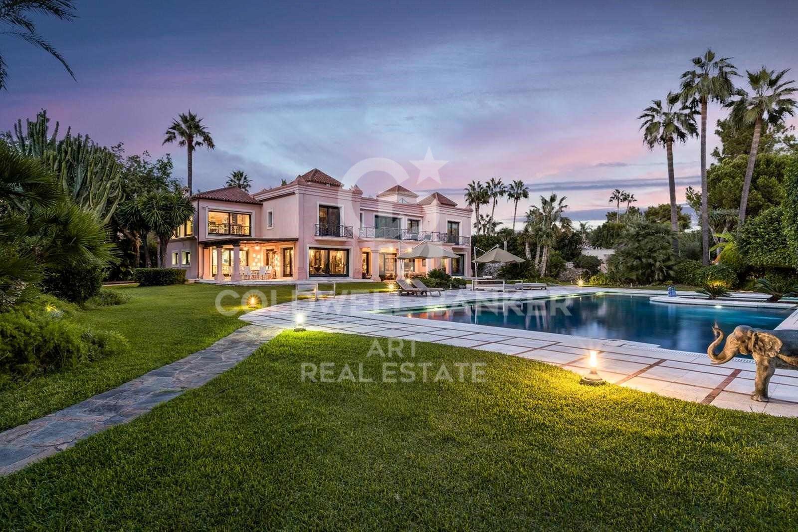 Grand luxury villa with large plot in Paraíso Barronal, Estepona