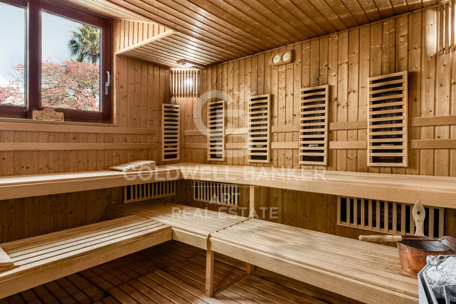 Grand luxury villa with large plot in Paraíso Barronal, Estepona