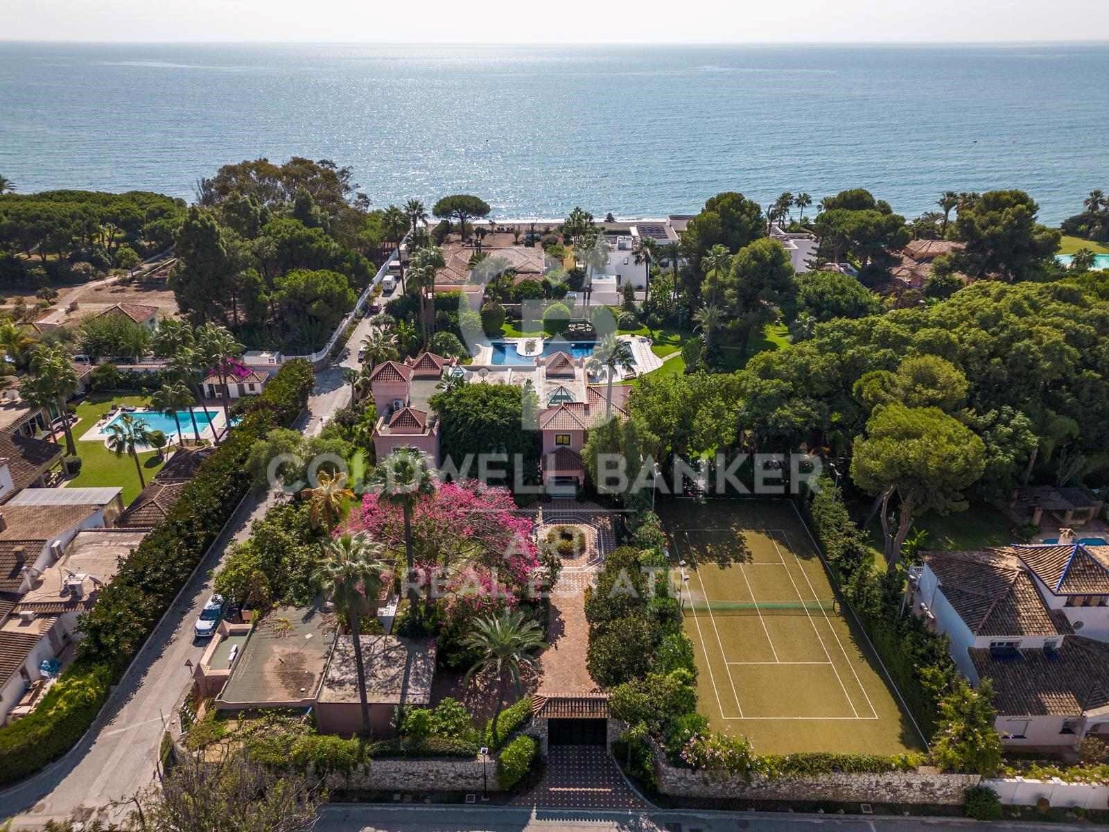 Grand luxury villa with large plot in Paraíso Barronal, Estepona