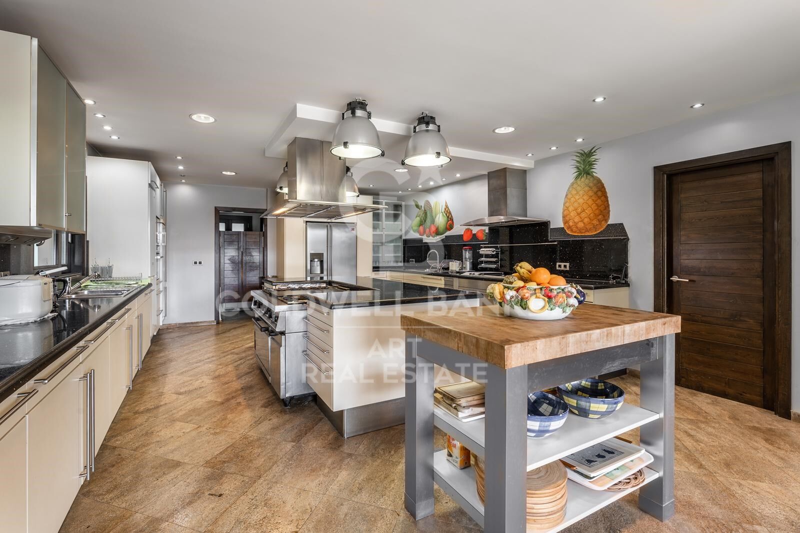 Grand luxury villa with large plot in Paraíso Barronal, Estepona