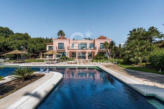 Grand luxury villa with large plot in Paraíso Barronal, Estepona
