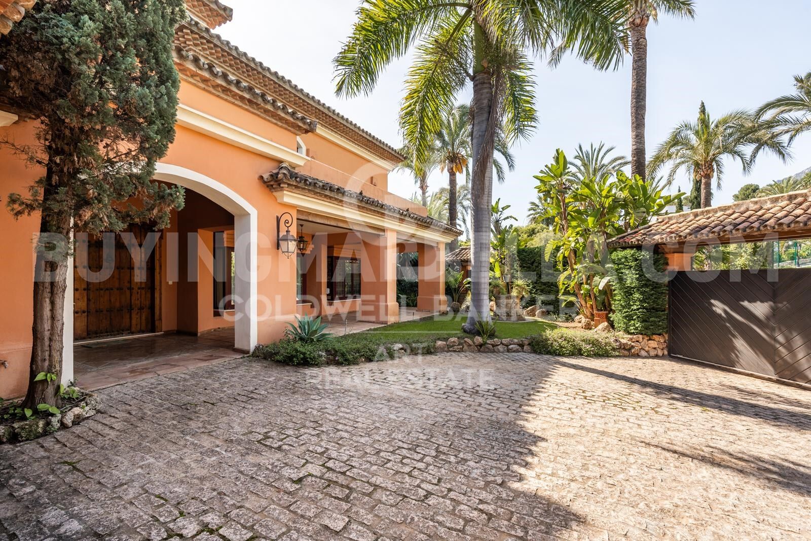 Elegante villa andaluza en la Milla de Oro de Marbella