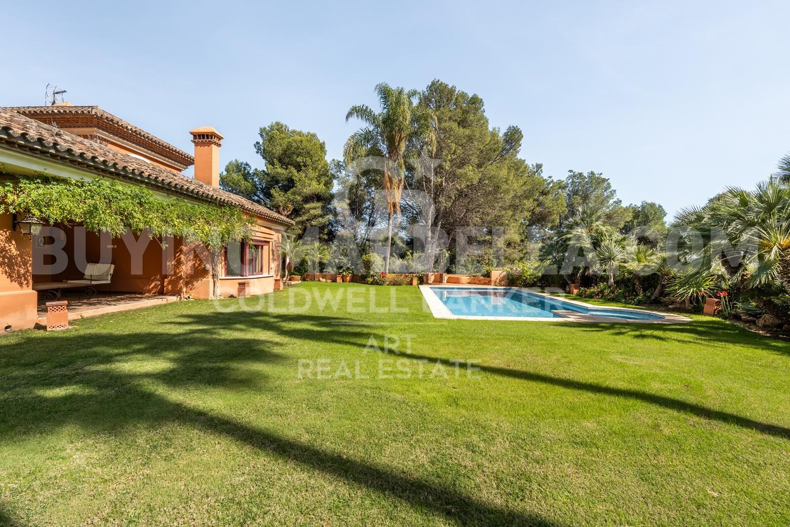 Elegante villa andaluza en la Milla de Oro de Marbella
