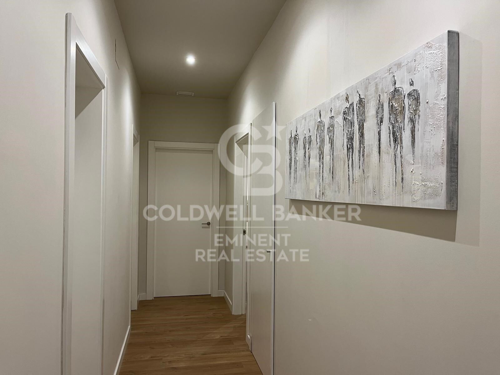 Spectacular Apartment for Sale in El Born - Fully Renovated and Move-In Ready