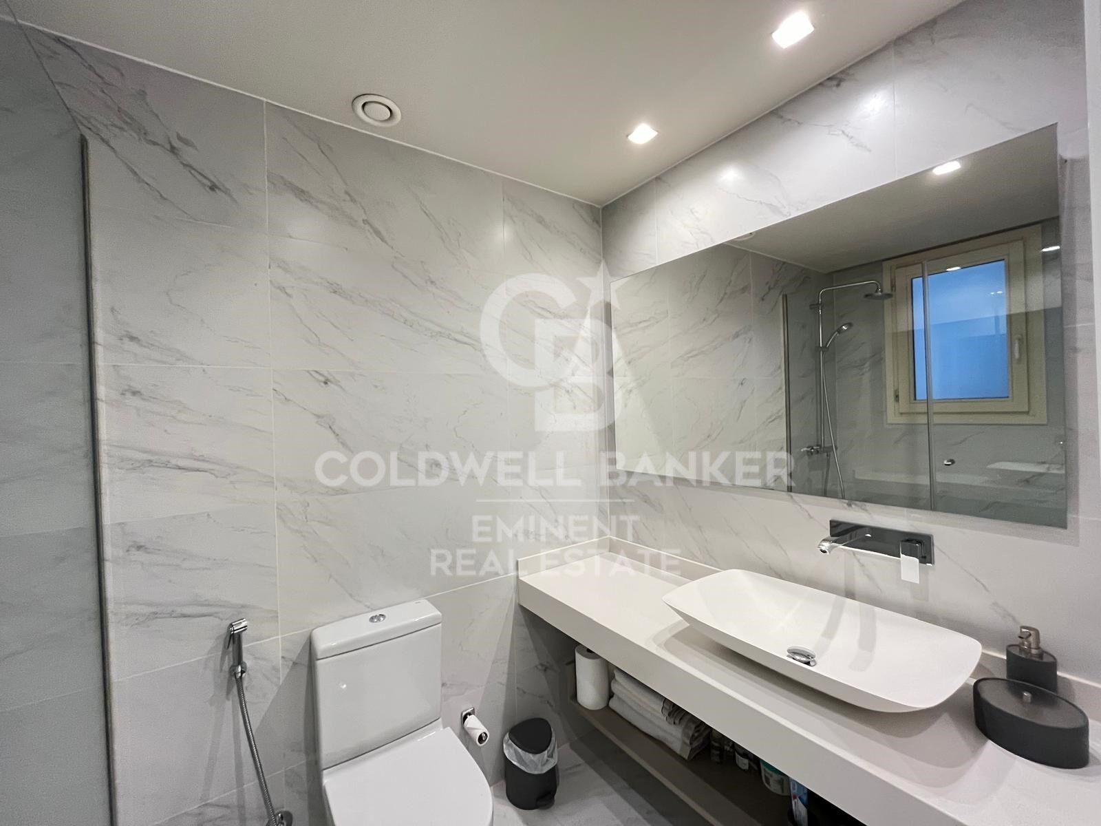 Spectacular Apartment for Sale in El Born - Fully Renovated and Move-In Ready