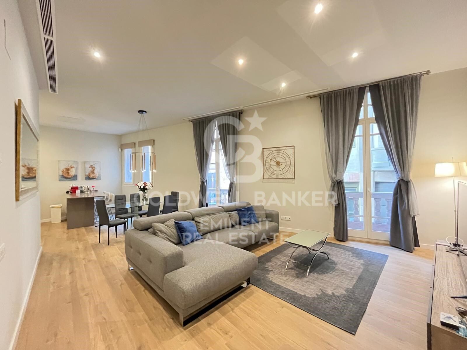 Spectacular Apartment for Sale in El Born - Fully Renovated and Move-In Ready