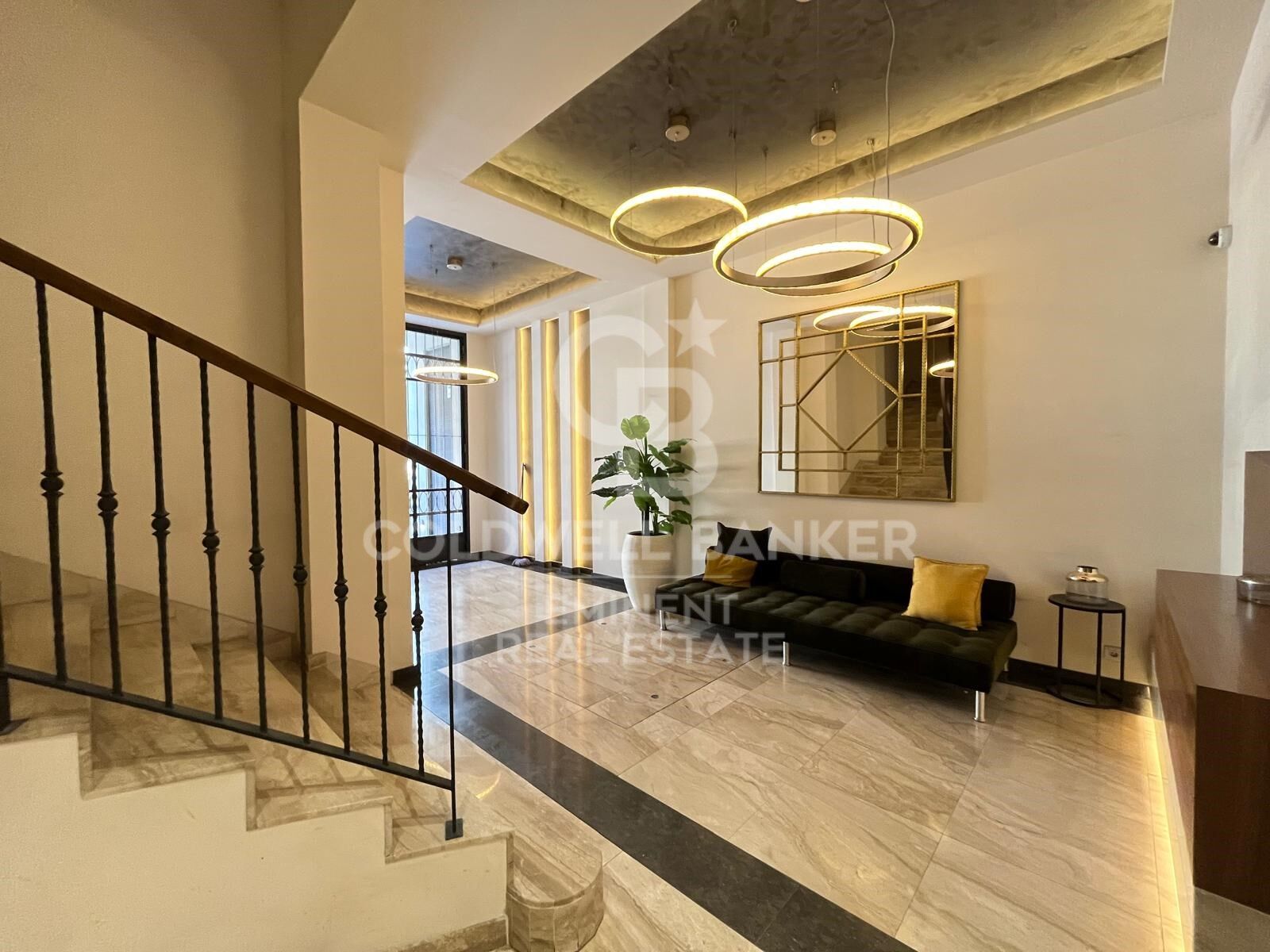 Spectacular Apartment for Sale in El Born - Fully Renovated and Move-In Ready