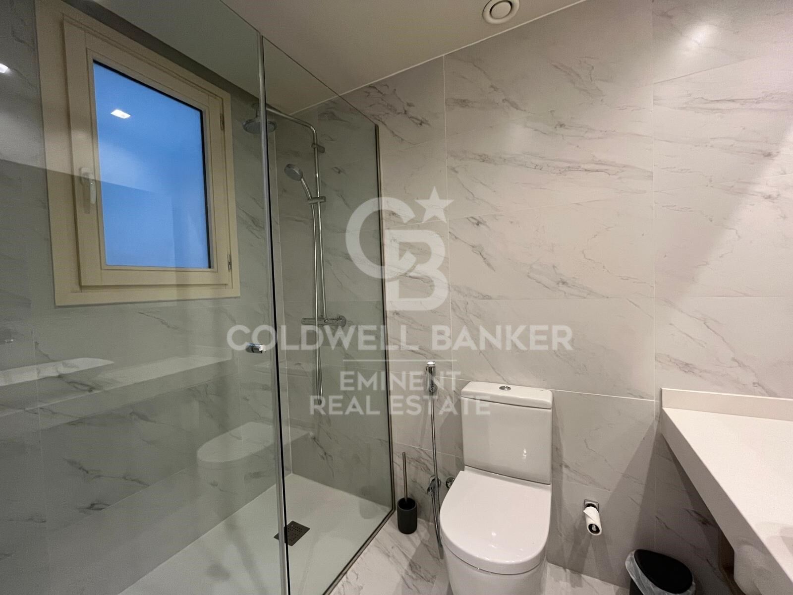 Spectacular Apartment for Sale in El Born - Fully Renovated and Move-In Ready