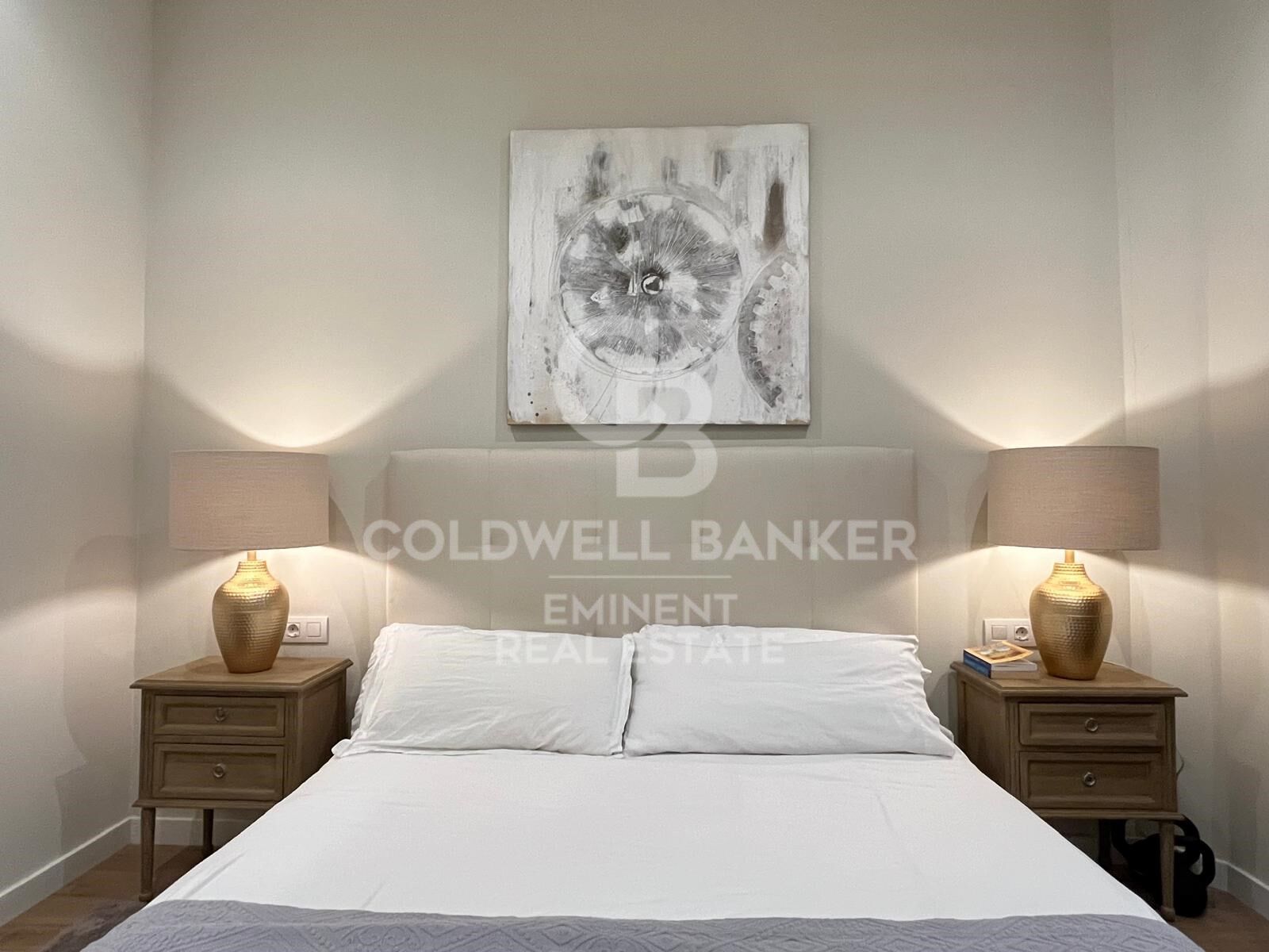 Spectacular Apartment for Sale in El Born - Fully Renovated and Move-In Ready